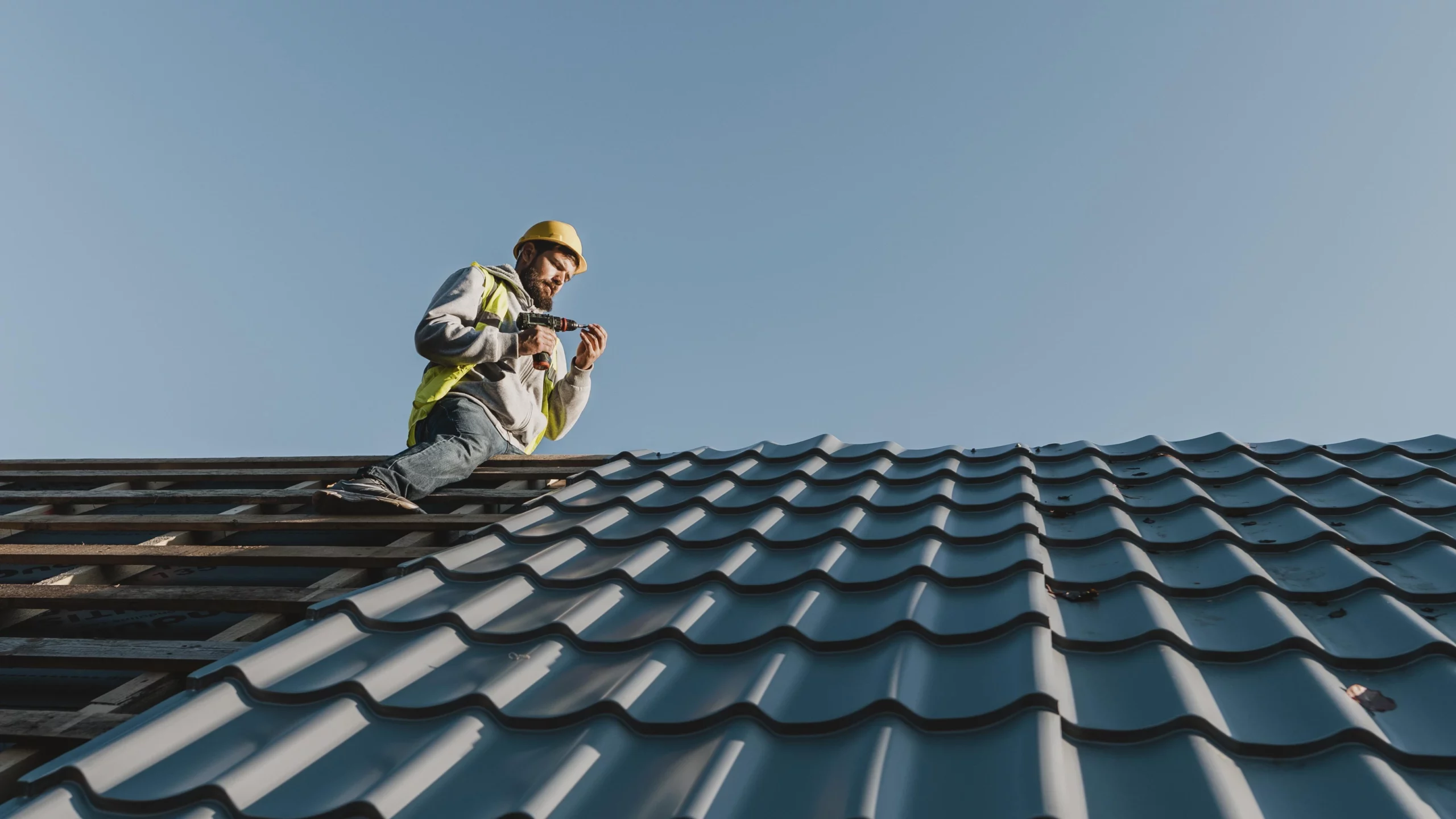 long-shot-man-working-roof